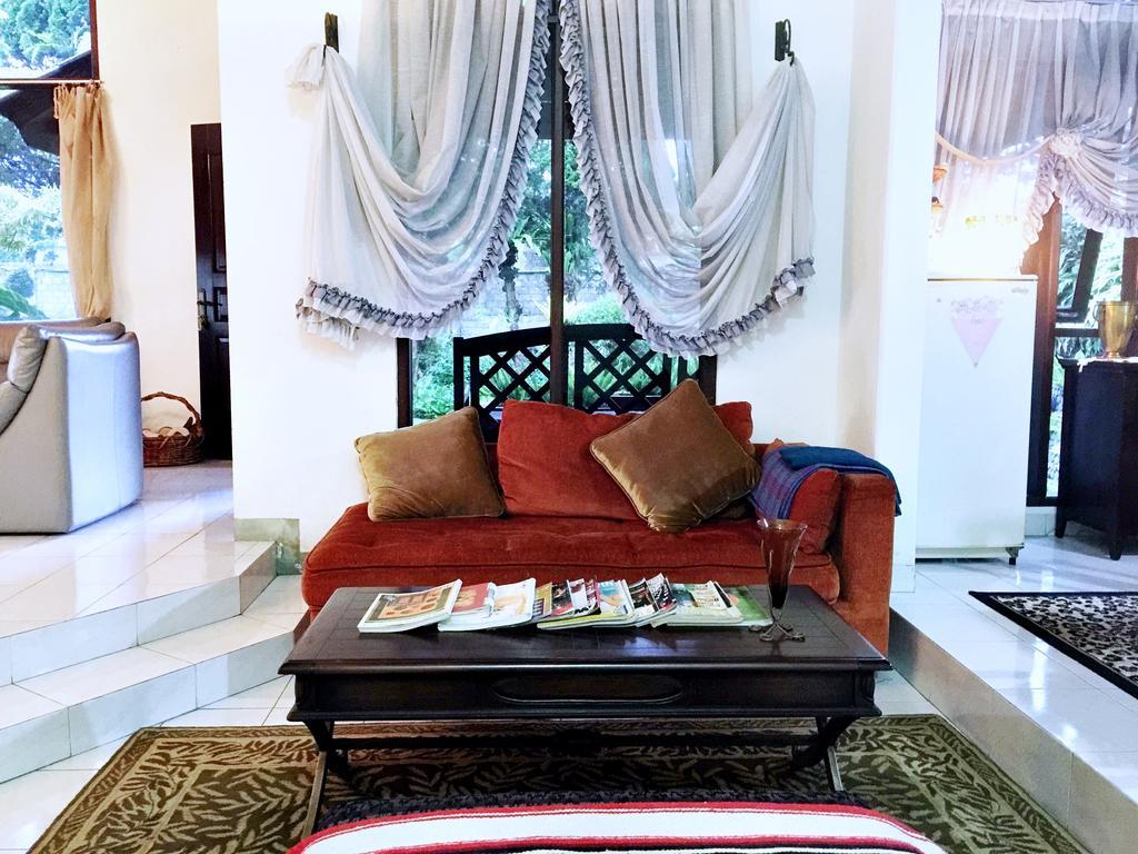 Holidayhome Alam Cipanas ปุนจัก ภายนอก รูปภาพ