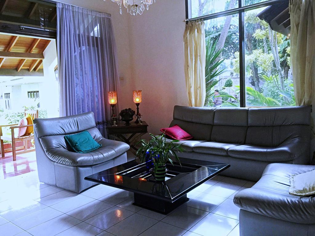 Holidayhome Alam Cipanas ปุนจัก ภายนอก รูปภาพ