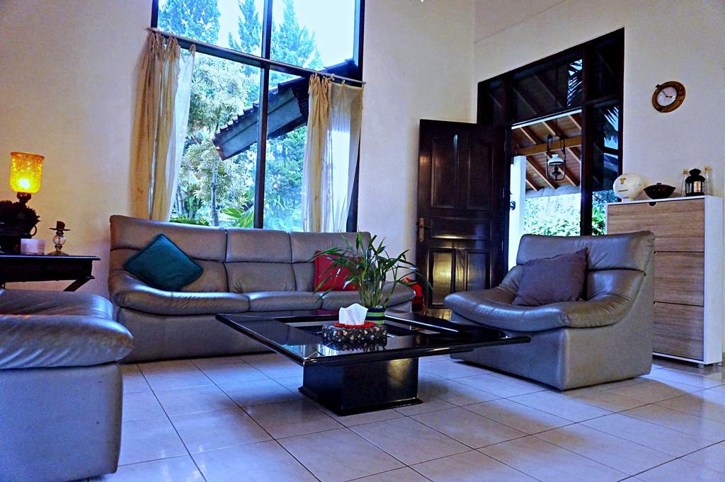 Holidayhome Alam Cipanas ปุนจัก ภายนอก รูปภาพ